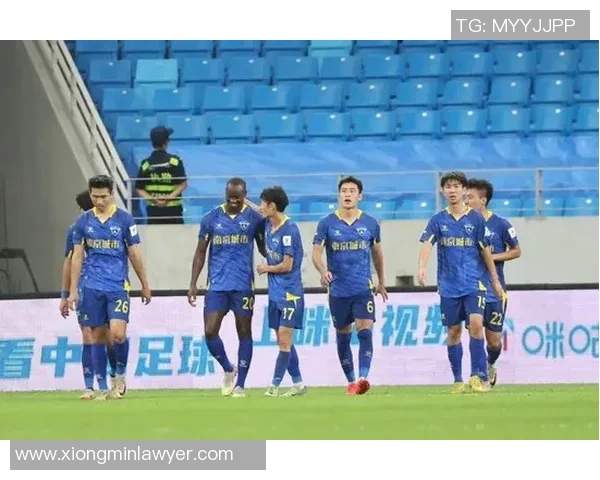 重庆足球队实力强劲跻身全国第八名引发关注与期待